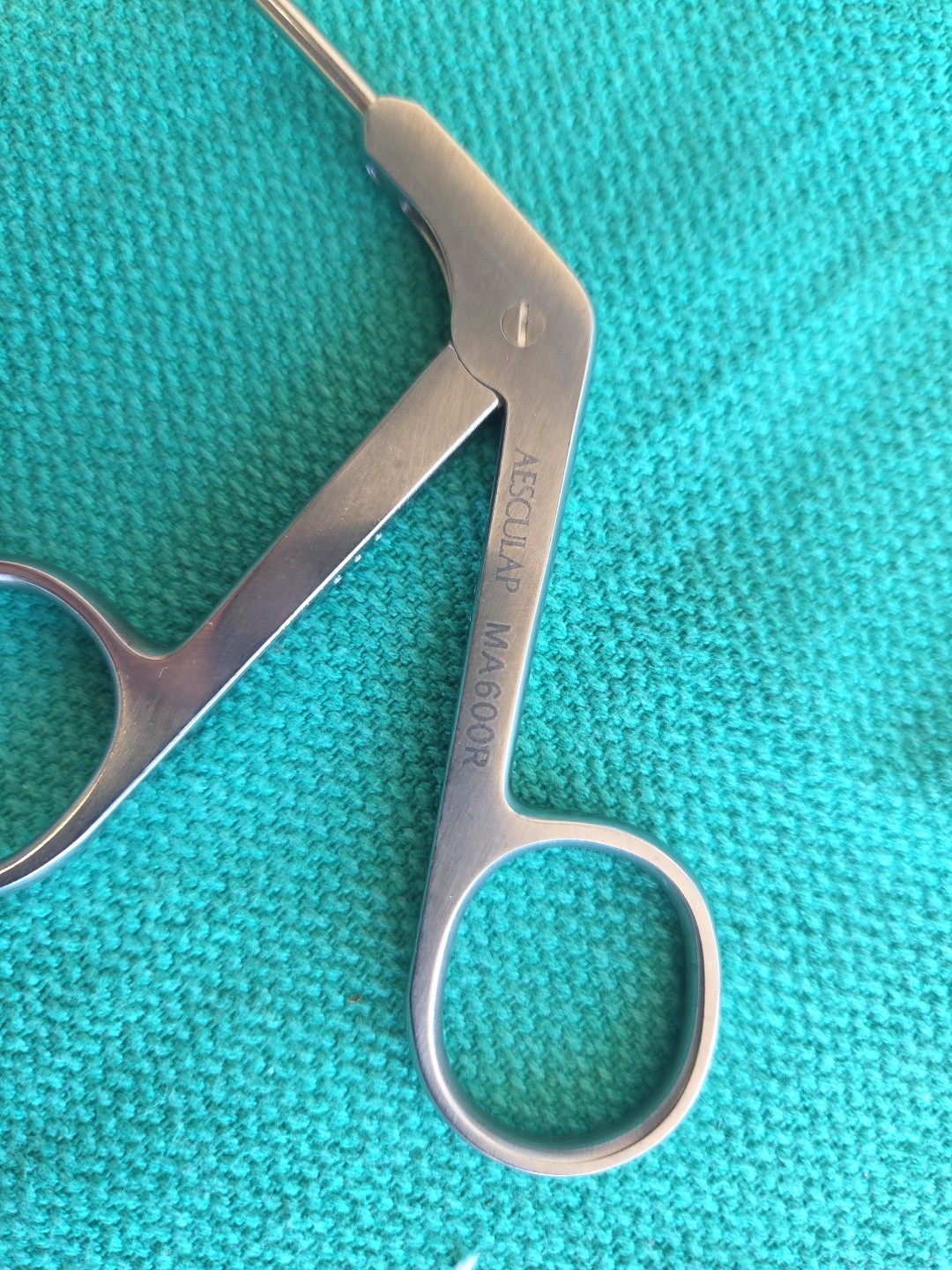 Aesculap MA600R Scissors, Adult, Curved Right, 11mm, Germany Stainless Steel