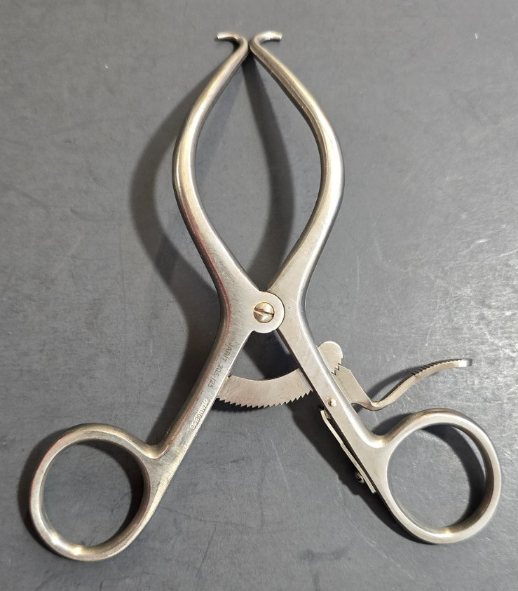 Jarit 205-125 Surgical Pediatric Gelpi Retractor 5 1/4″ with Ratchet.