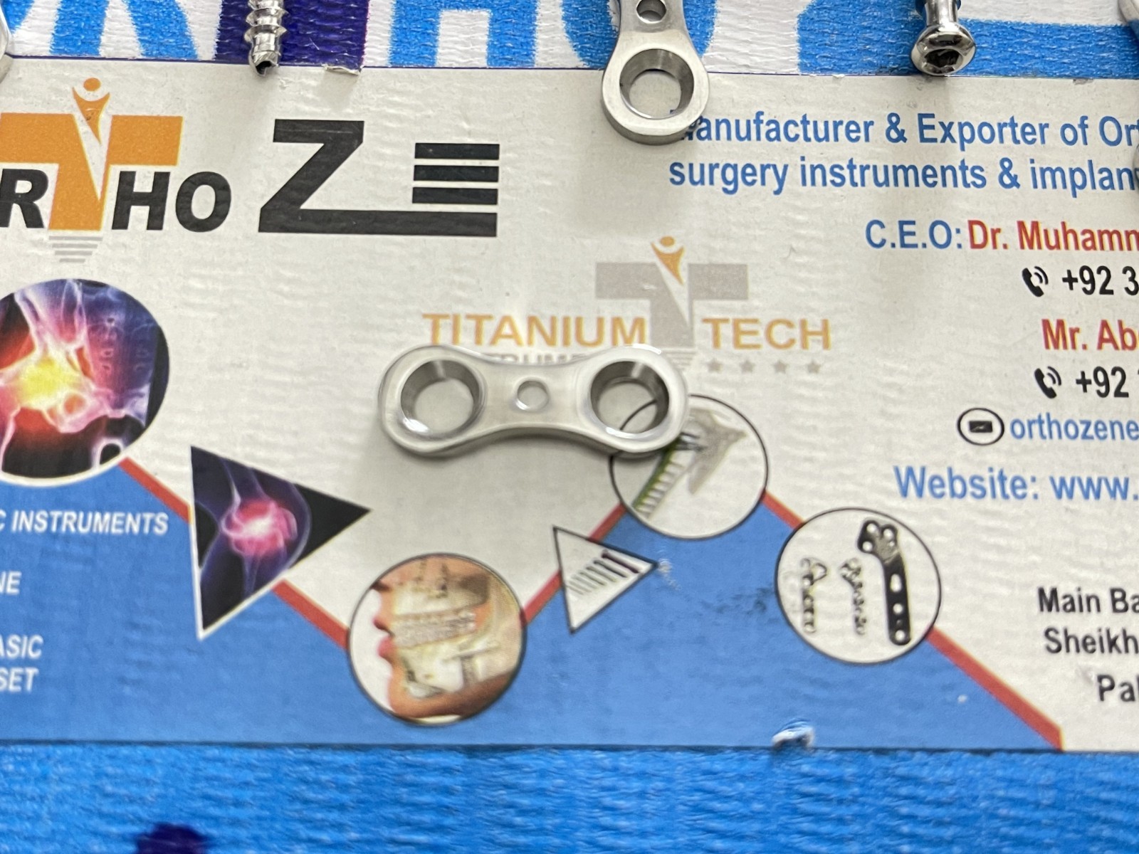 Eight-Plate with 4mm Cannuläted Cäncellous Screws (40 Pcs),Stainless Steel 316L