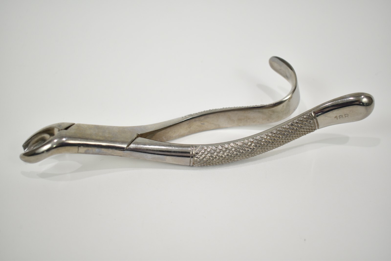 Miltex 18R Dental Dentist Surgical Extraction Forceps Thumb Hook Serrated