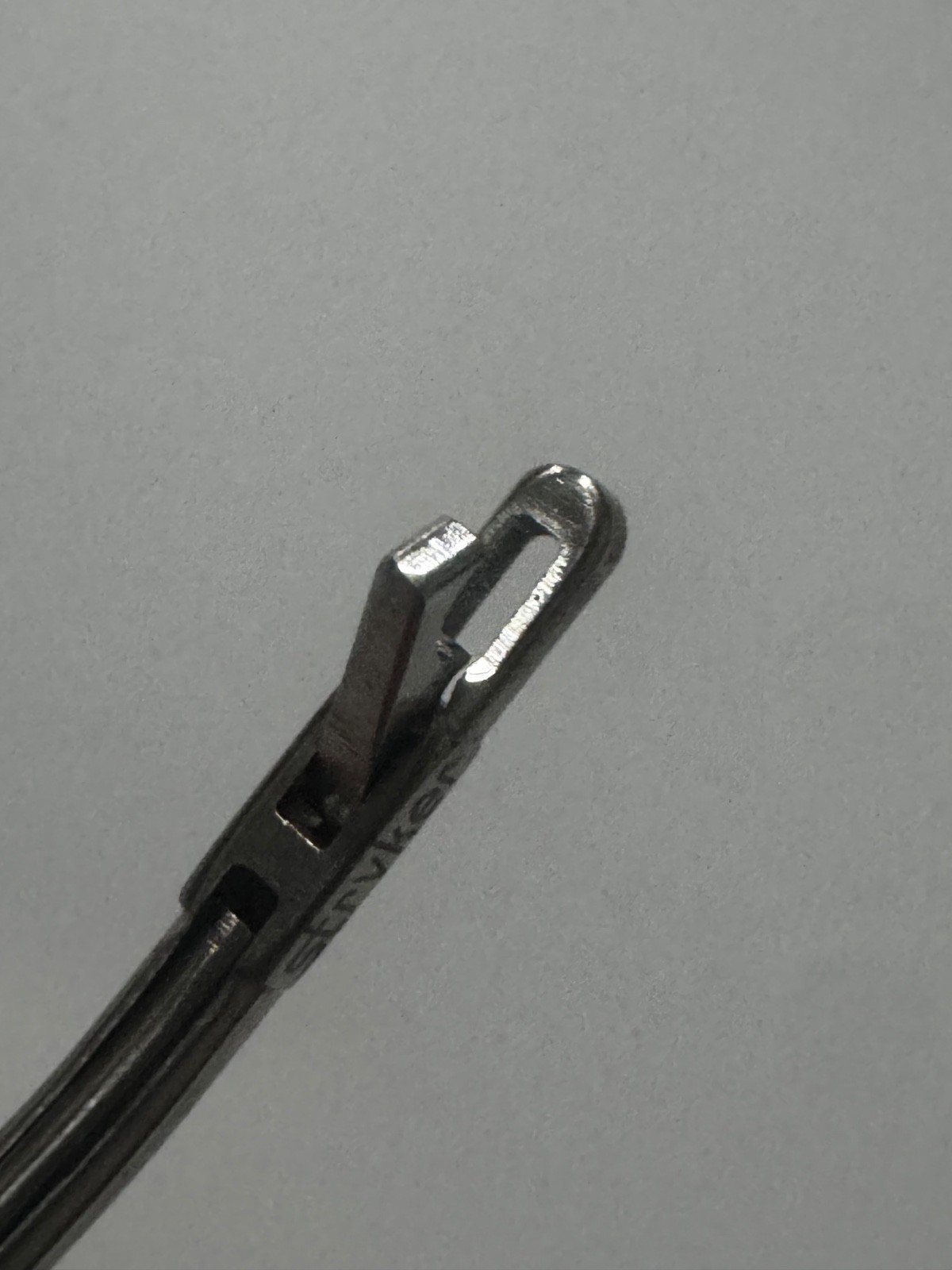 Stryker 2.1mm Blunt Nose Upward Forcep Model 242-100-006