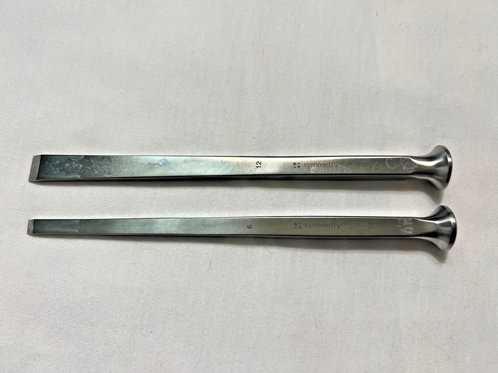 Set Of 2 Symmetry 28-2006 6mm & 28-2012 12mm U.S. Army Bone Chisels 6-1/4″ L