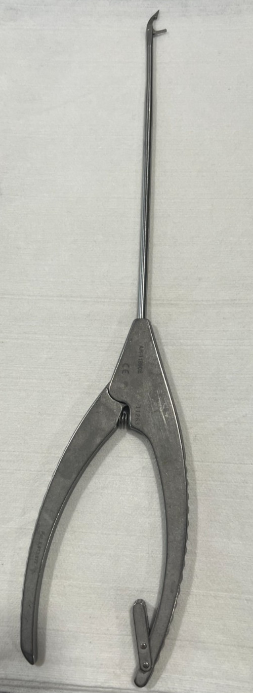 Arthrex AR-11890 BirdBeak Forceps, 22° Up Tip, 2.75 mm