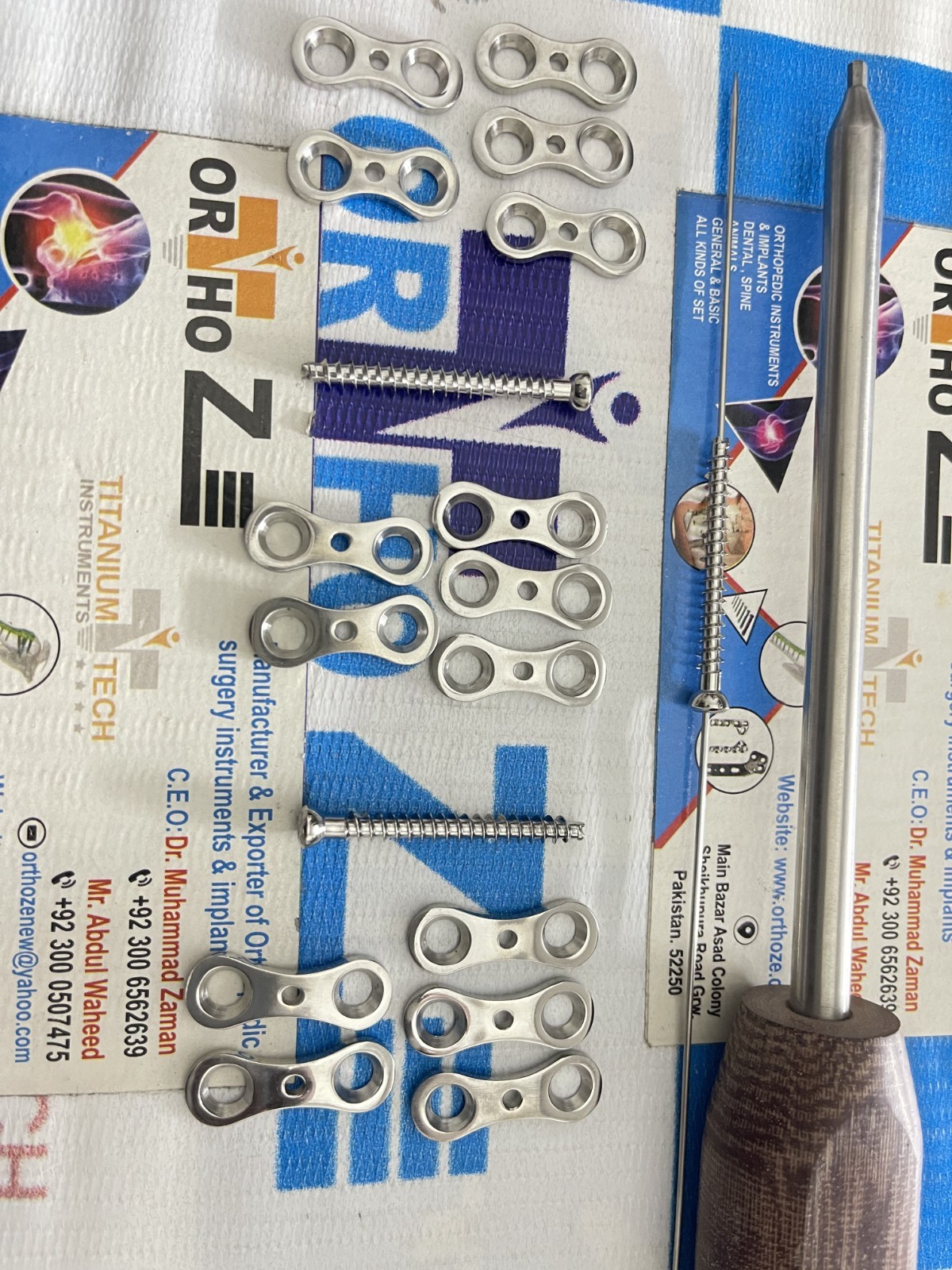 Eight-Plate with 4mm Cannuläted Cäncellous Screws (40 Pcs),Stainless Steel 316L