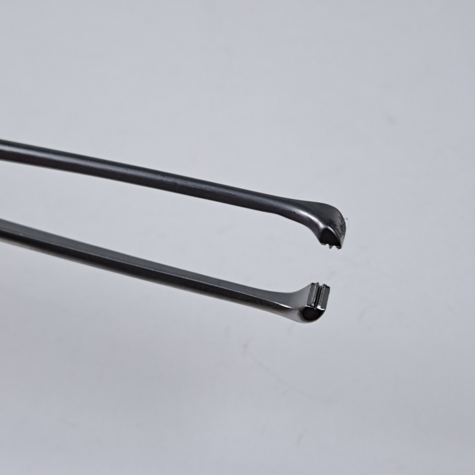 Aesculap EA101R Allis ATR. Grasping Forceps 13.75″ Germany Stainless Steel