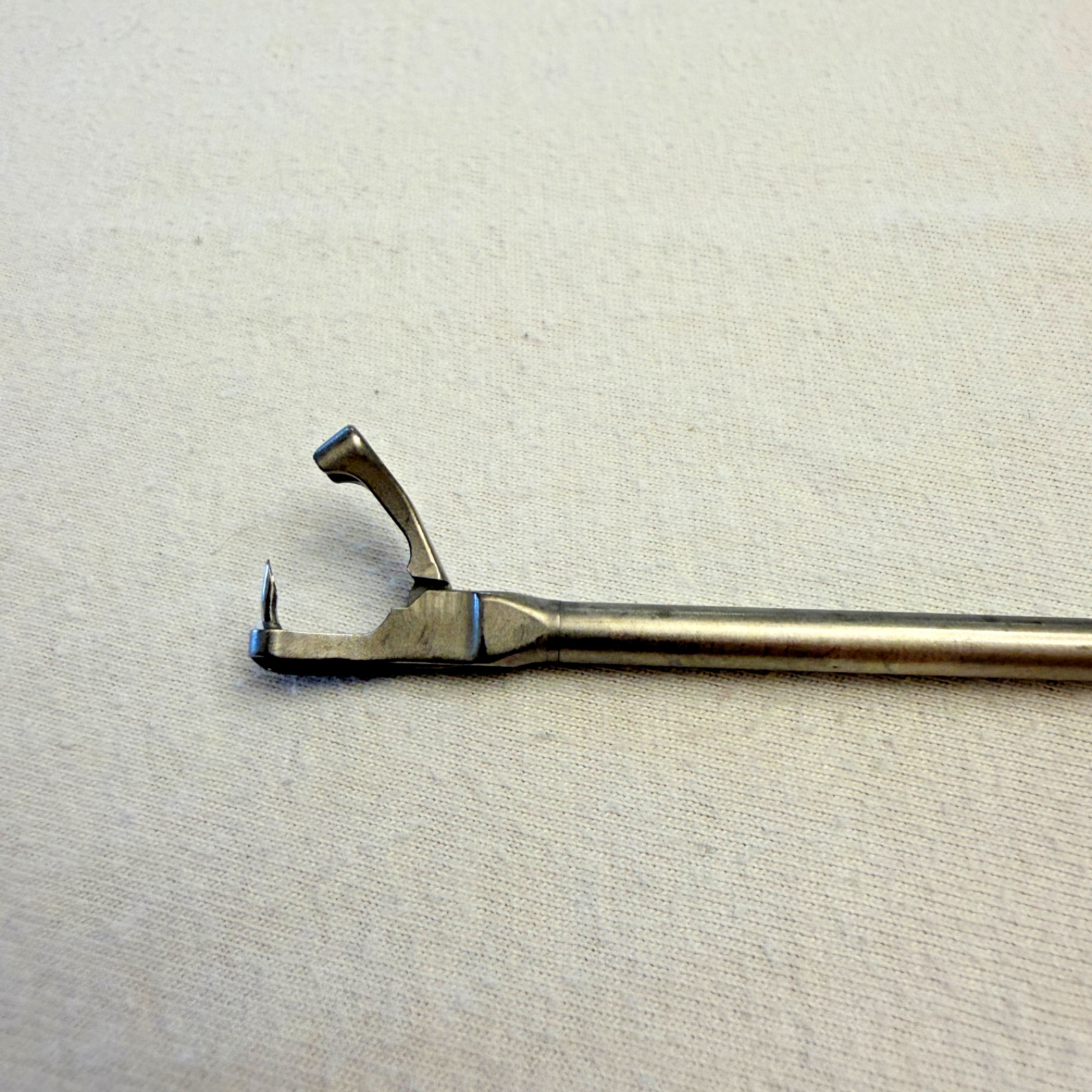 Linvatec 18.10011 Shutt 4mm Slotted Suture Punch Curved Left Arthroscopy