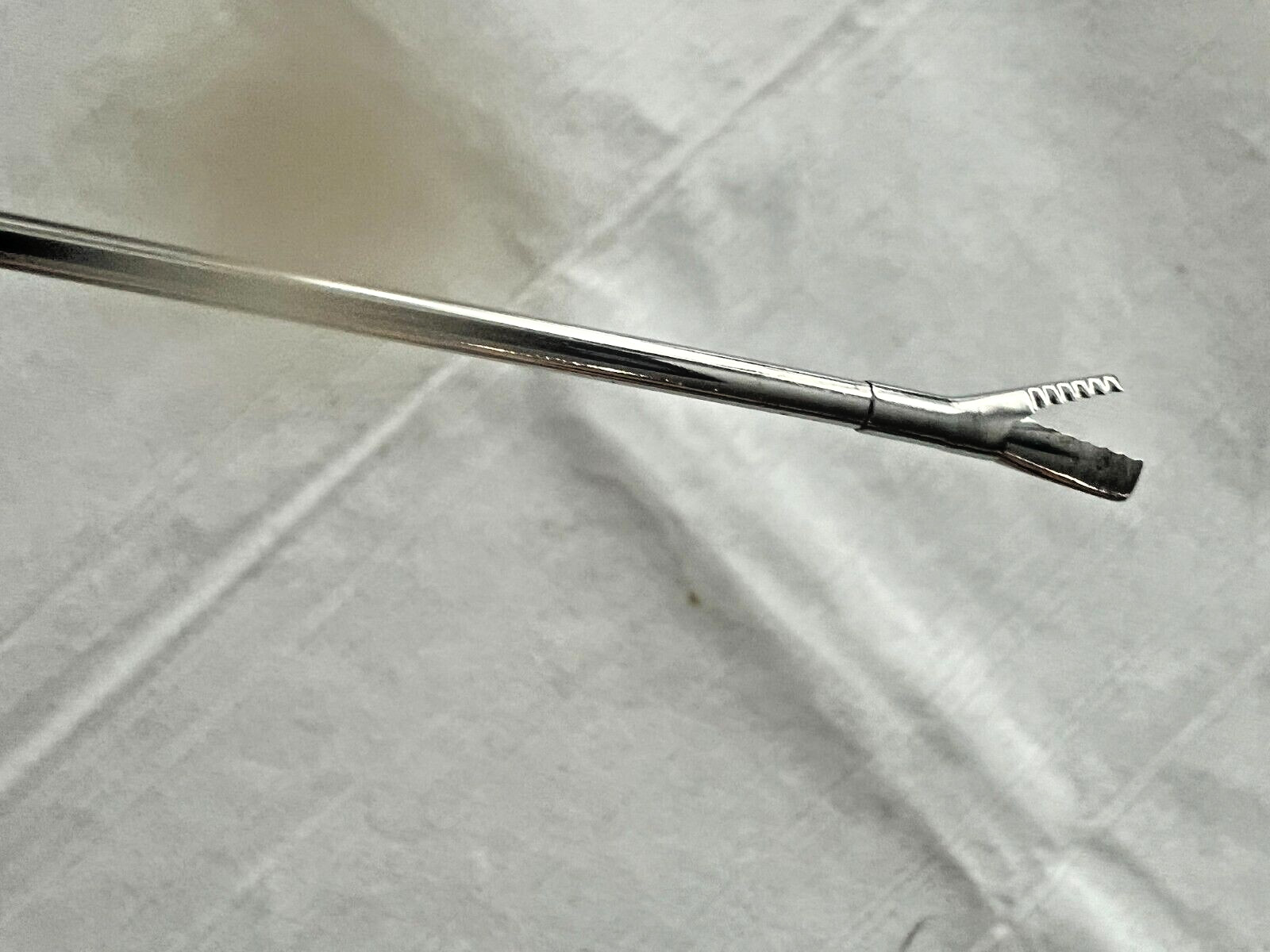 Acufex 010816 Surgical 20° Rotary Short Serrated Left Scissors Arthroscopy
