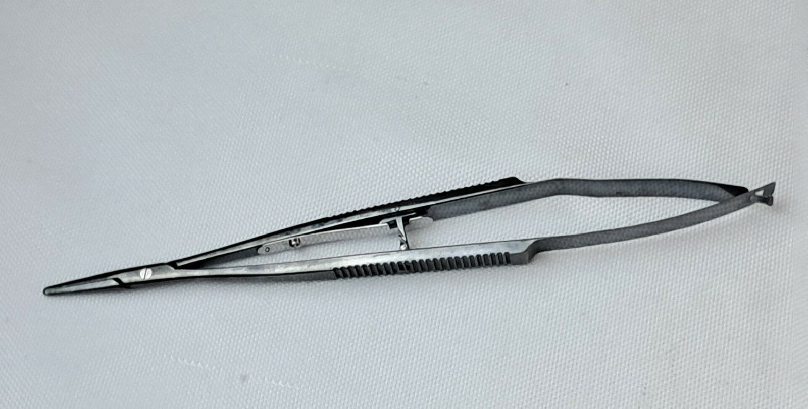 Karl Storz E-3864, Castroviejo Straight 16mm Needle Holder