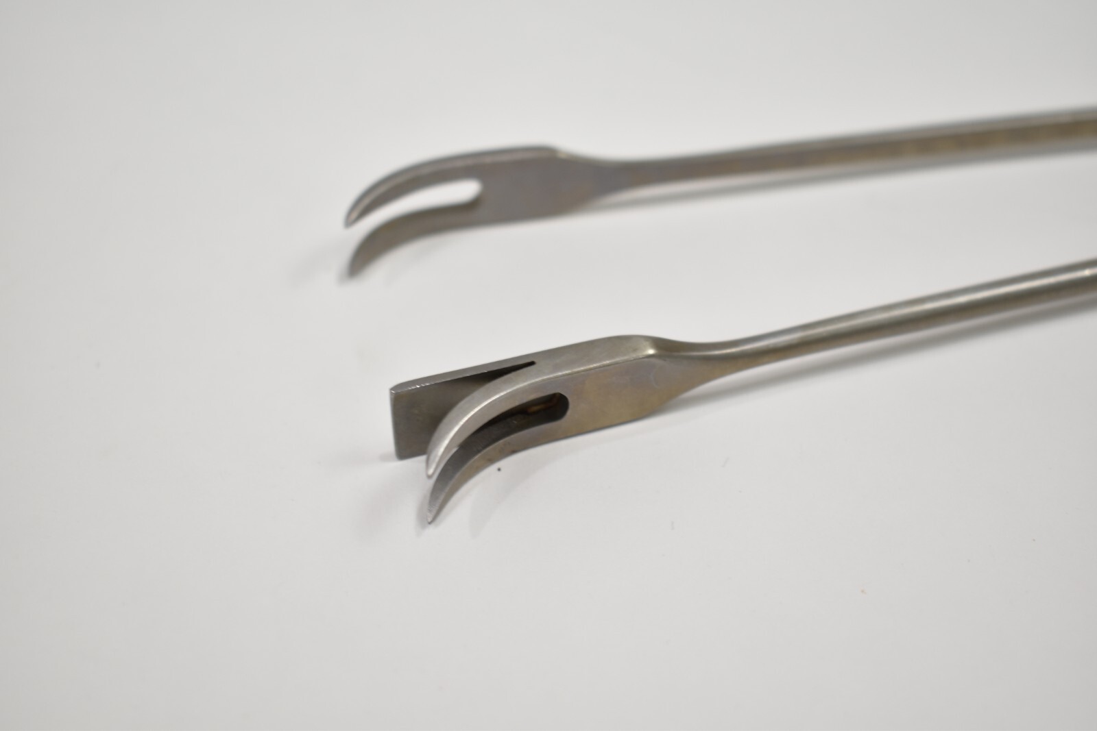 Padgett P-397 Lockwood Abdominal Demarcator 12 3/4″ Stainless Forceps 11mm Wide