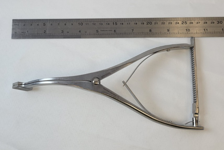 Orthomed OM 90-1875 Femoral Tibial Spreader, Grooved Pads, 22x13mm, 50mm Max