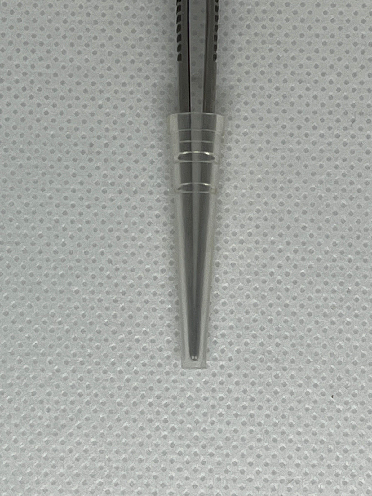 FST Graefe Serrated Forceps, 3.9″ Length, 1/32″ Tip, Ridged Grip, Excellent