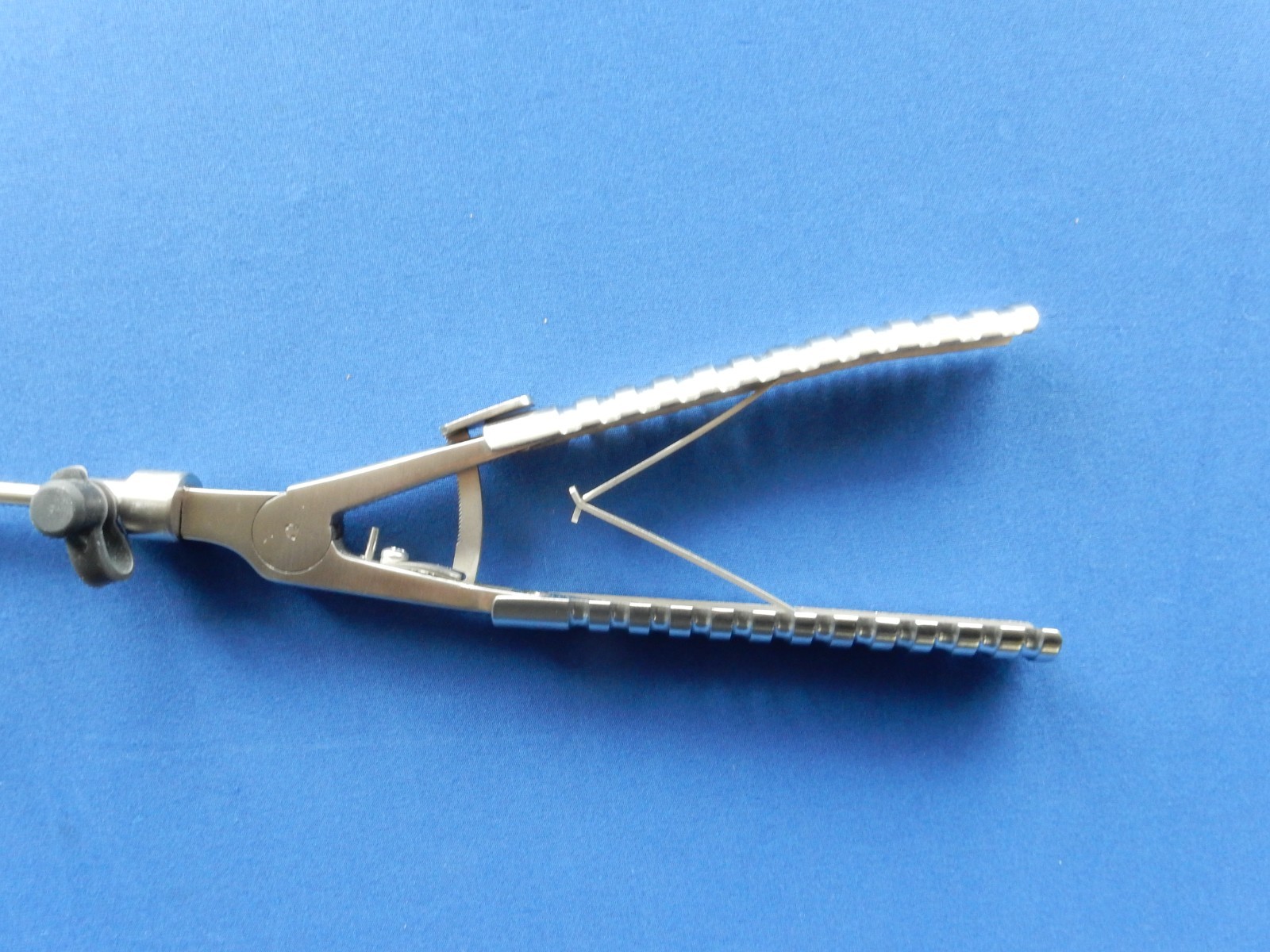 Millennium 72-5250588 Laparoscopic 5mm x 33cm Needle Holder Axial Handle
