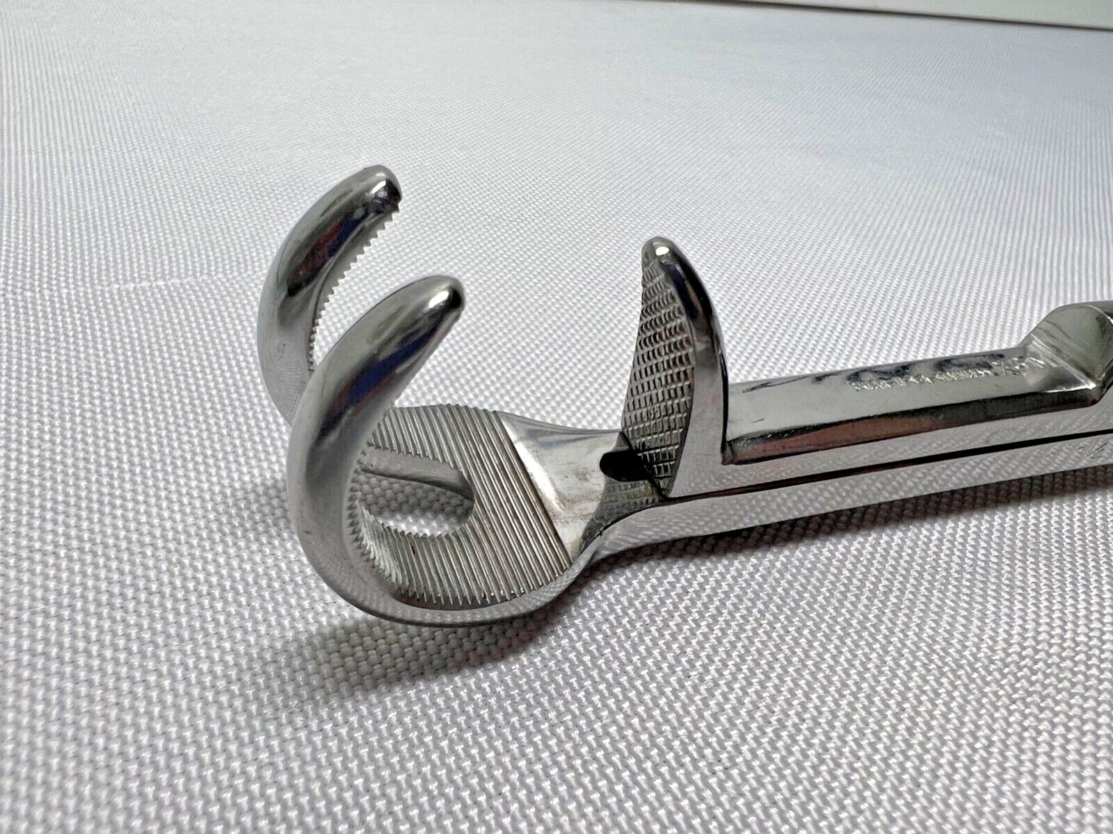 SKLAR XS/M Lowman Adjustable Bone Clamp 1 x 2 Prong Jaw