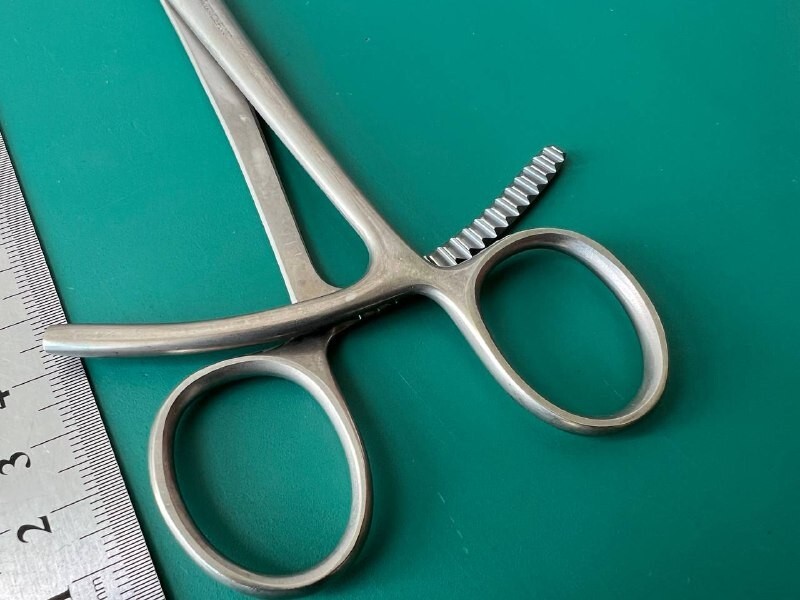 Aesculap FO118 Reposition Forceps, curved, 200 mm (7 7/8″), jaw: 1 x 1 teeth