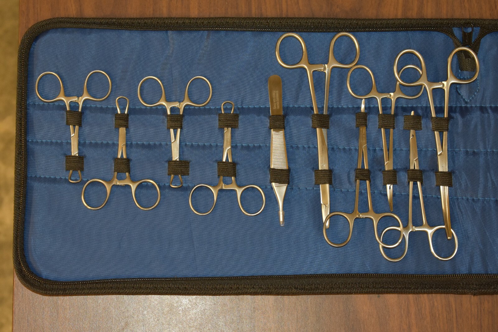 KONIG GENERAL SURGERY SET 18 PCS LEATHER CASE