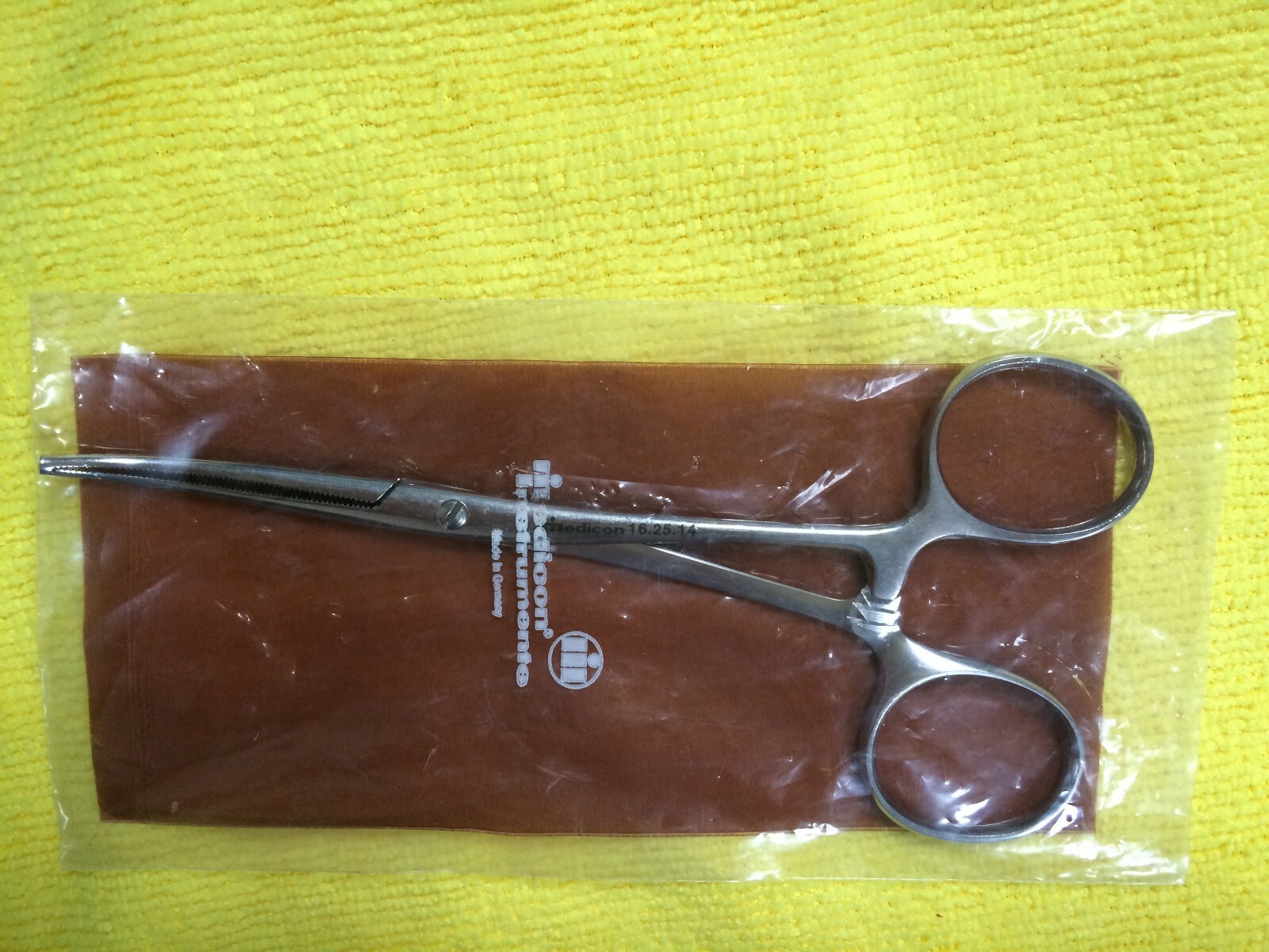 Medicon 16.25.14 surgical Hemostatic Forceps with screw-joint