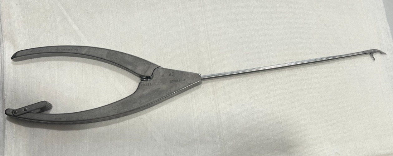 Arthrex AR-11890 BirdBeak Forceps, 22° Up Tip, 2.75 mm