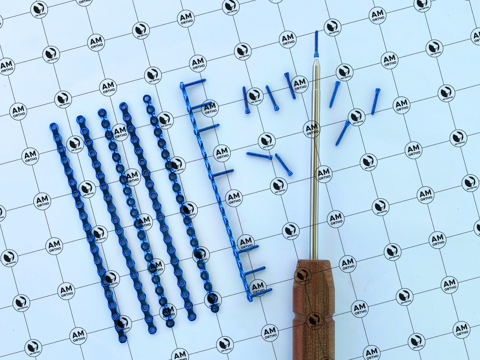 Ṿeterinary 2.0mm ÀLPS-II Ĺocking Ṕlates 20Holes With LCP Screw 77Pcs Set Ti