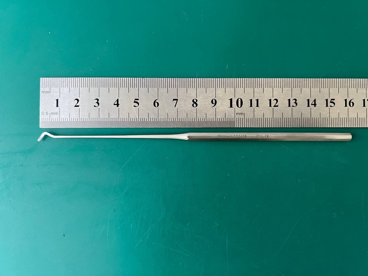 Aesculap OG060R Dissector, curved to left, 160 mm (6 1/4″), small, tip: sharp