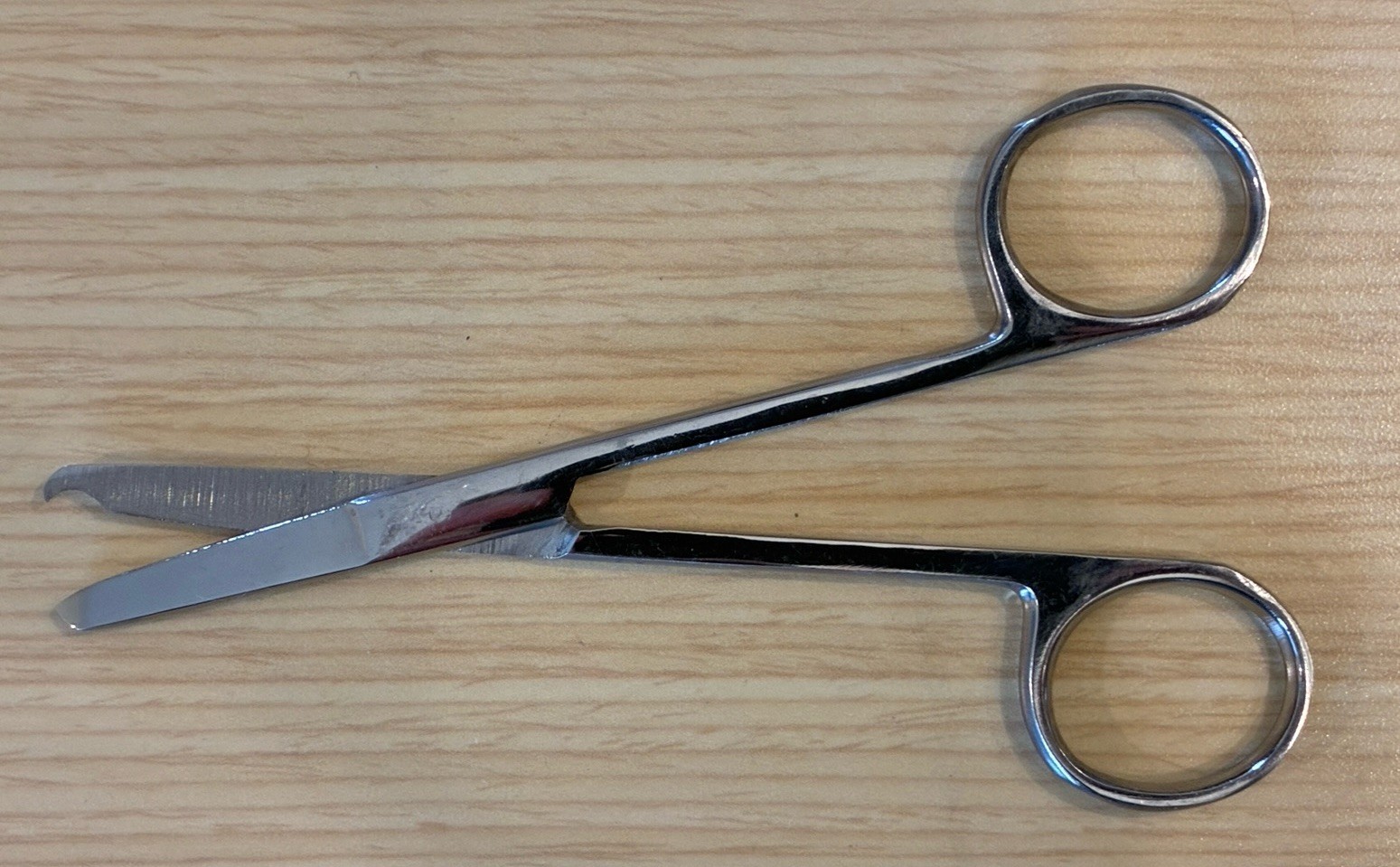 Surgical Instruments-5″Dressing Forceps/4.5″Suture Scissors/4.5″Crown & Collar