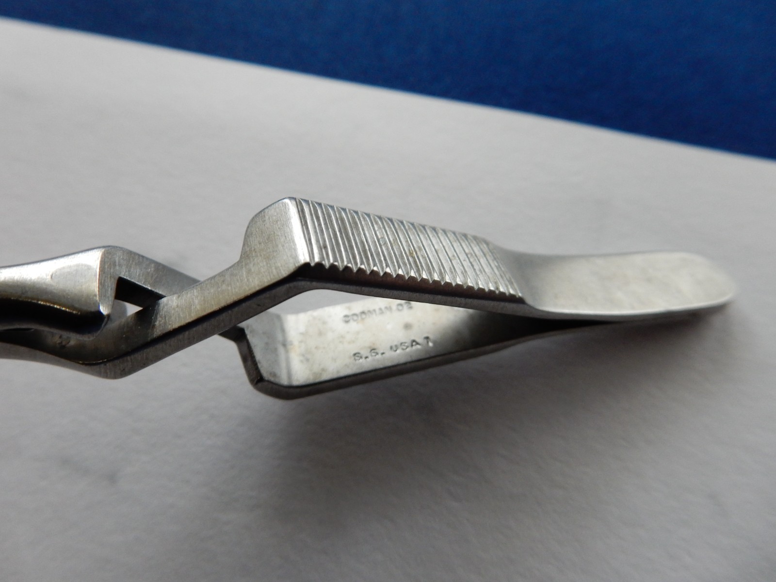 Codman 37-1061 Straight Long Gregory Bulldog Clamp 10.2cm Overall Length