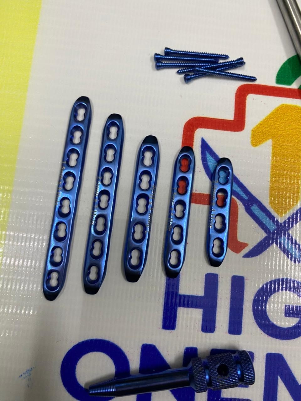 2.0MM Locking Straight Plates 4-8 Holes With 2.0MM Locking Screws 49 Pcs Set TT