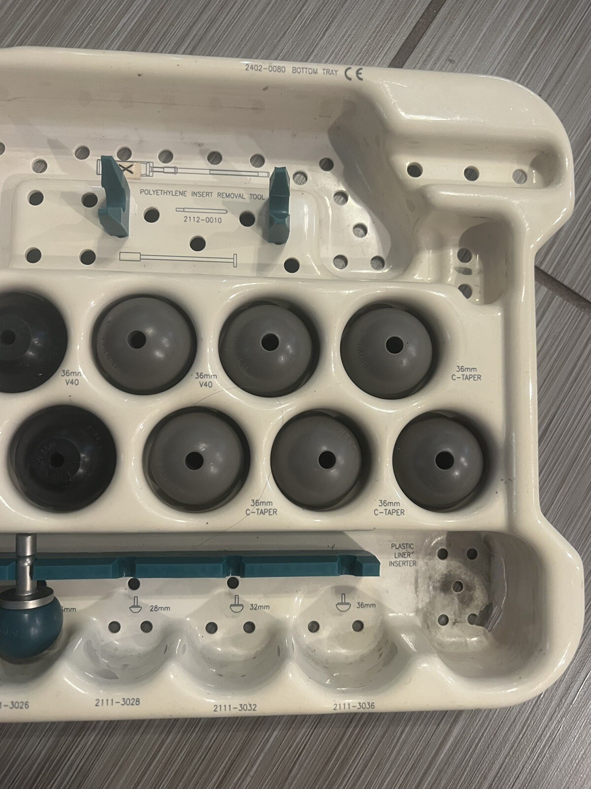 stryker c-taper trial head Lot With Insert Tray