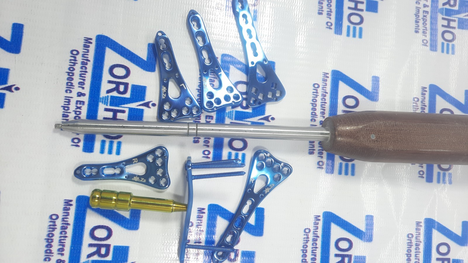 Locking Distä l Rädius Volar plates 2 to 4 holes L &R & screws Set of 62 pcs TT