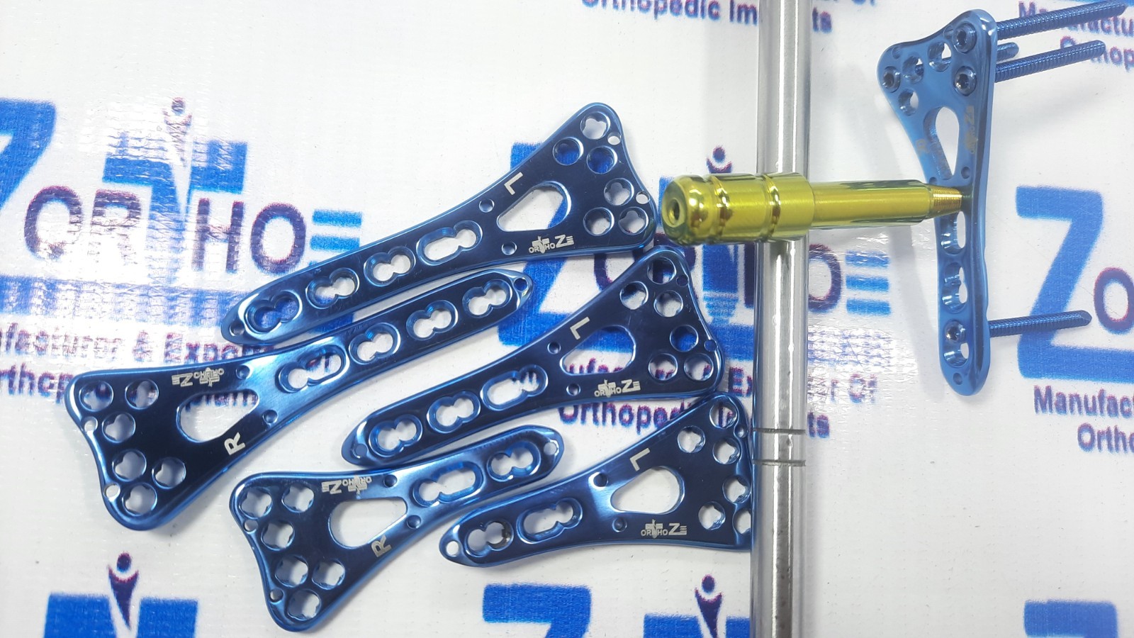 Locking Distä l Rädius Volar plates 2 to 4 holes L &R & screws Set of 62 pcs TT