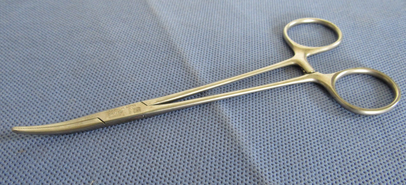 Aesculap BH125R Cairns Hemostatic Forceps Delicate Curved 6″ (150mm) Blunt
