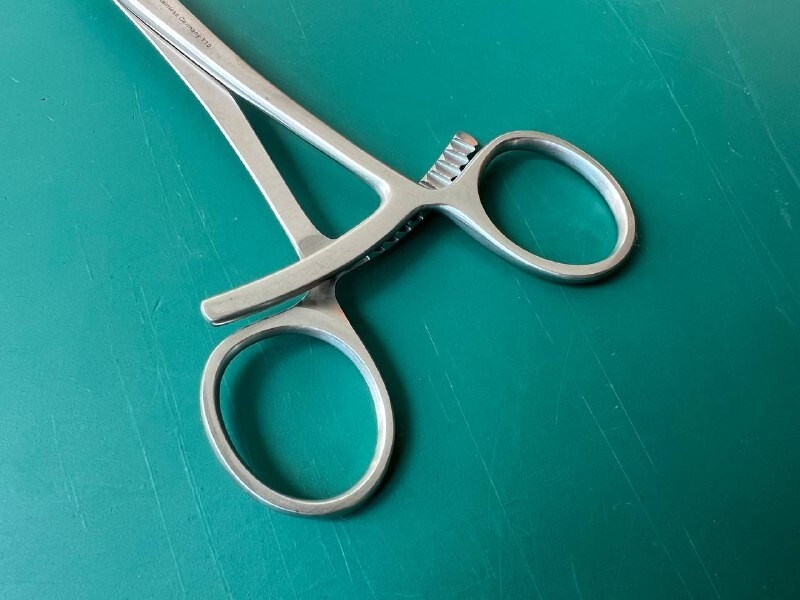 V. Mueller OS911-010 Bone Reduction Forceps Curved 1×1 Sharp Tip Prongs, 8″