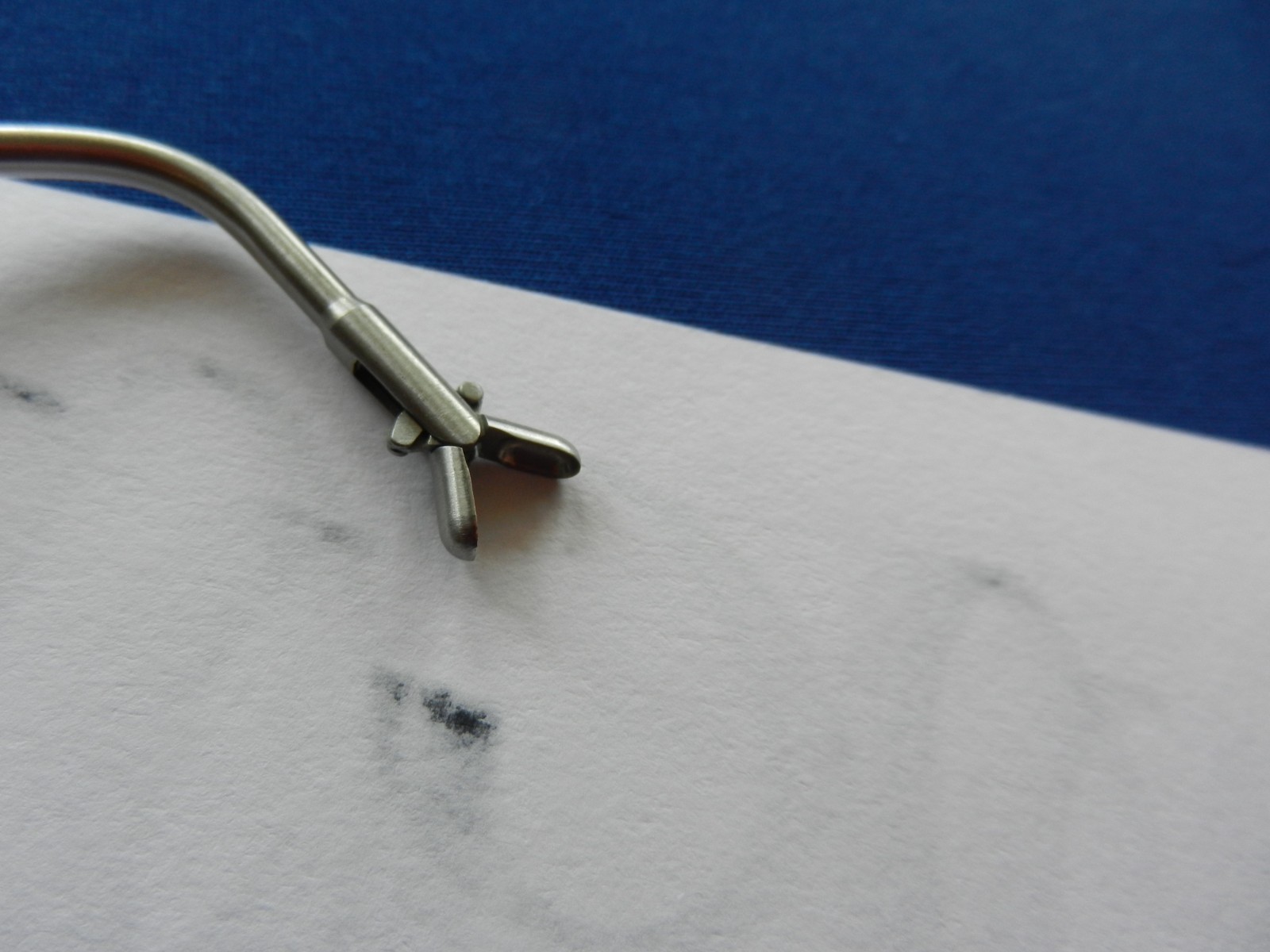 E6560 Xomed 3711127 Skinner 3.0mm Cups 70 Degree Down Angled Forceps 13cm Long