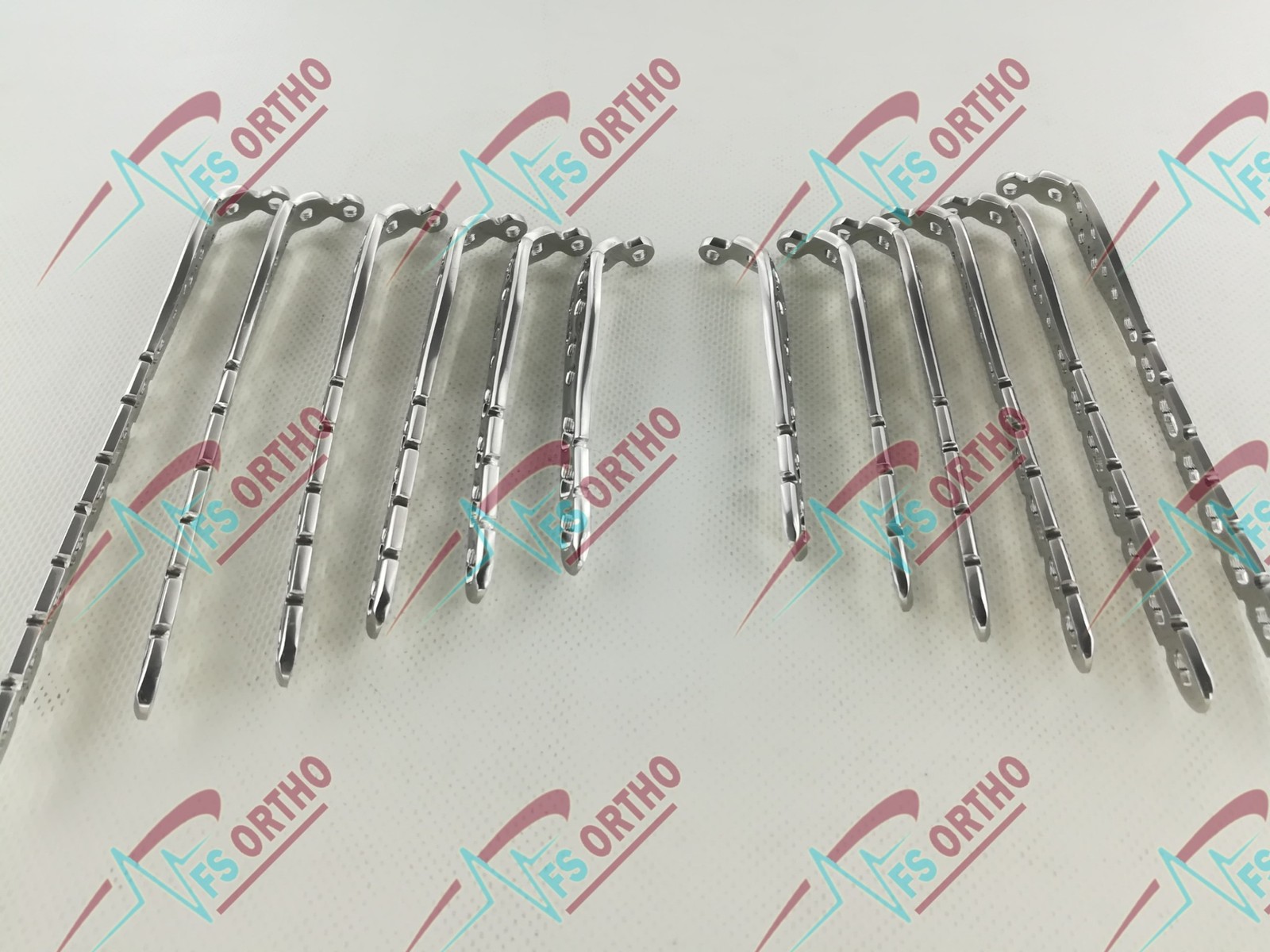 Locking Olecranon Plates (4-8H) L&R & 3.5mm Screws 78 Pcs Orthopedics