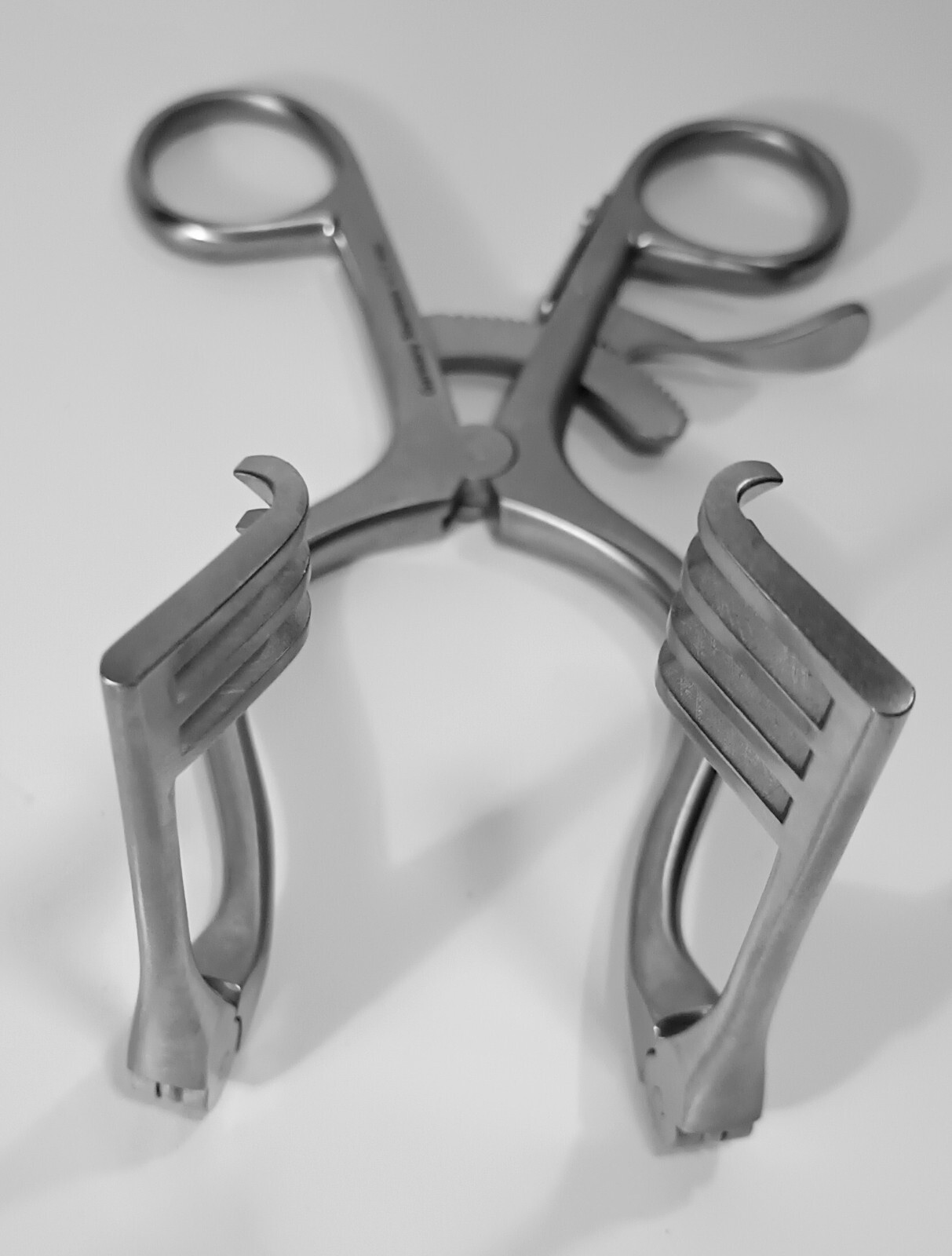 Ruggles RN 2614 Self-Retaining Retractor Hinged Blades Ratchet- Ring Handles