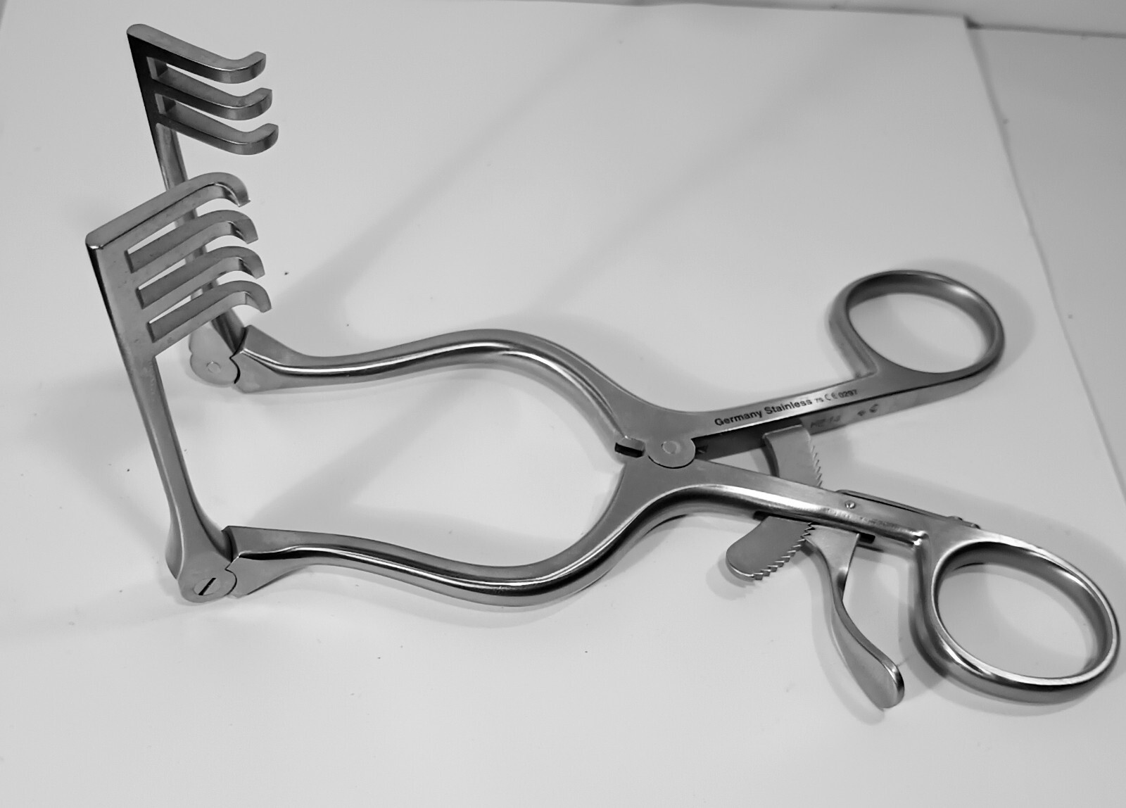 Ruggles RN 2614 Self-Retaining Retractor Hinged Blades Ratchet- Ring Handles