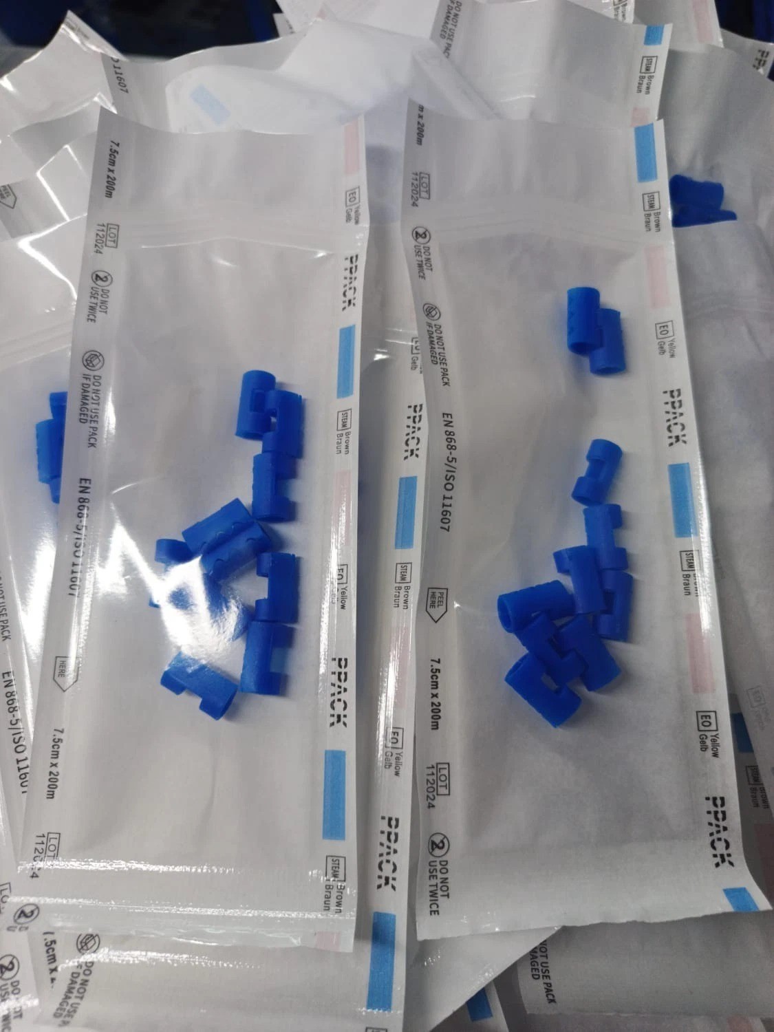 Raney plastic Clips 300pcs with 1 Applicator forcep Neuro surgical scalp clips