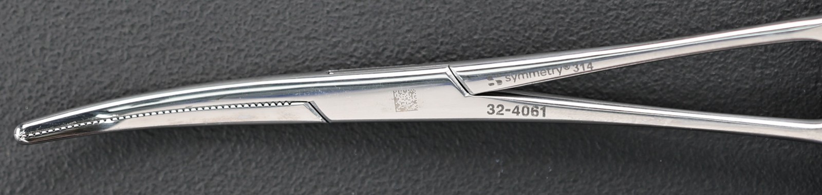 Symmetry 32-4061 Rochester-Pean Hemostatic Forceps, Curved, Serrated, 140mm 5.5″