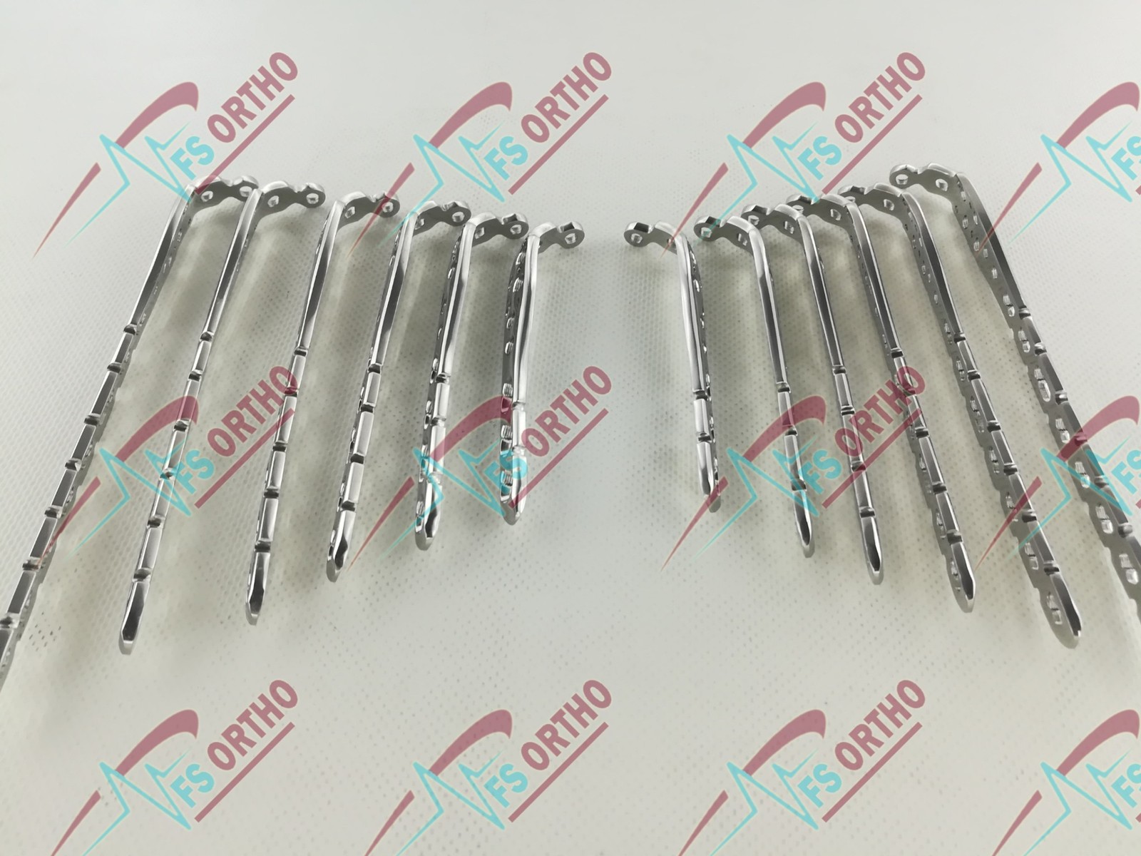 Locking Olecranon Plates (4-8H) L&R & 3.5mm Screws 78 Pcs Orthopedics