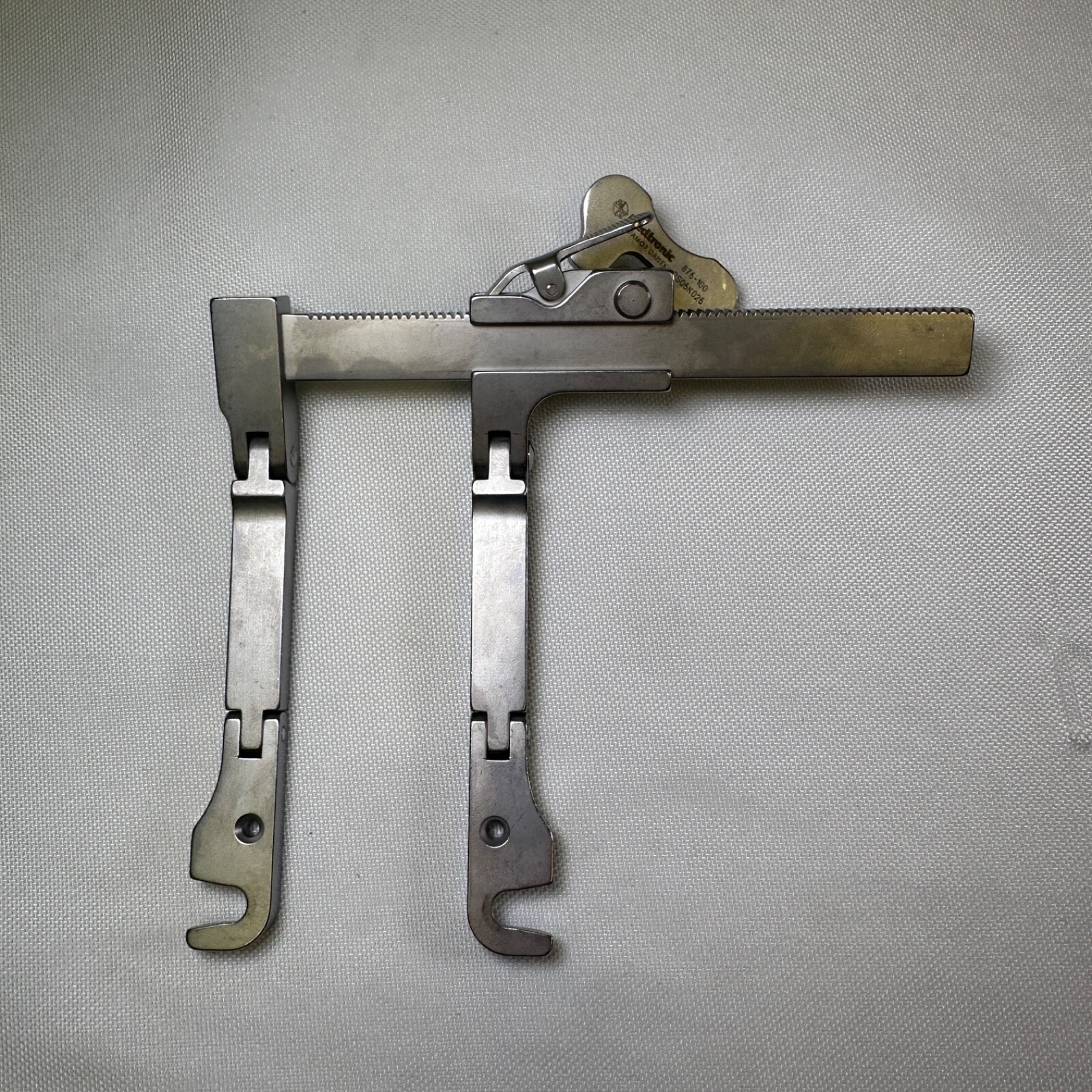 Medtronic 875-100, Traverse Self Retaining Retractor Frame, 875-110-02 / 01