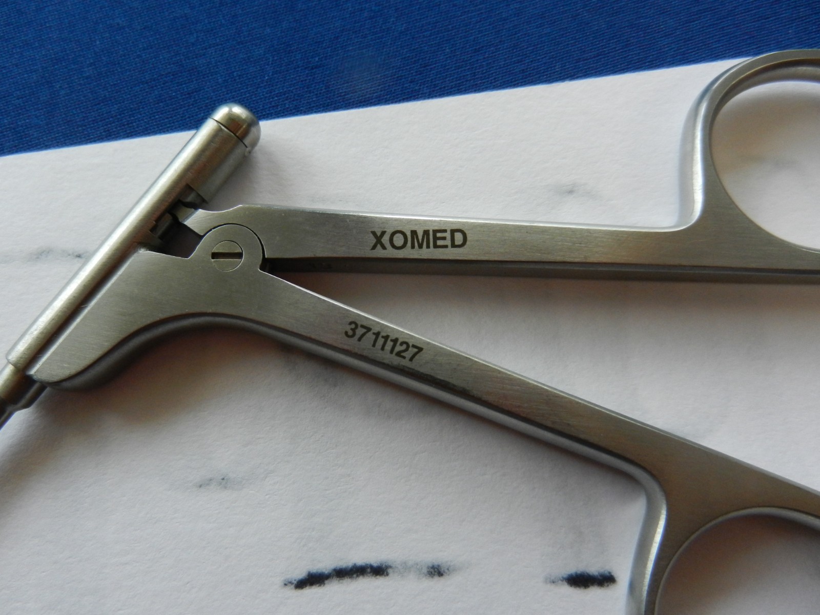 E6560 Xomed 3711127 Skinner 3.0mm Cups 70 Degree Down Angled Forceps 13cm Long