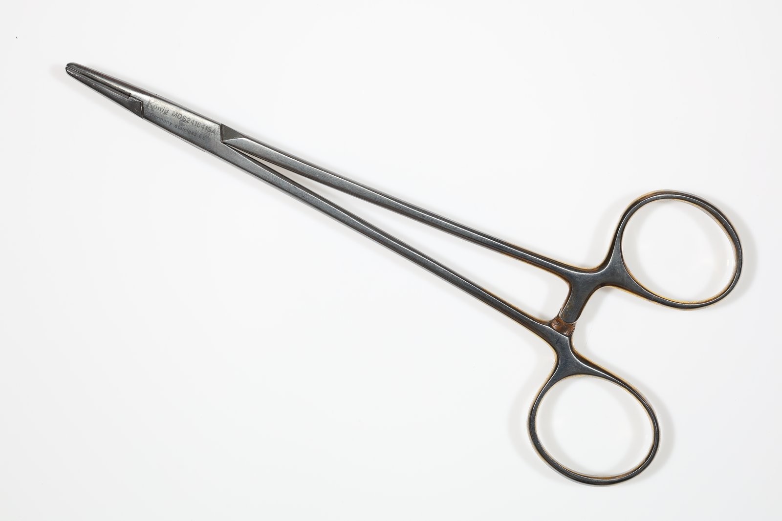 Konig MDS2416415A Crile-Wood Needle Holder, Straight, Serrated, TC, 6in