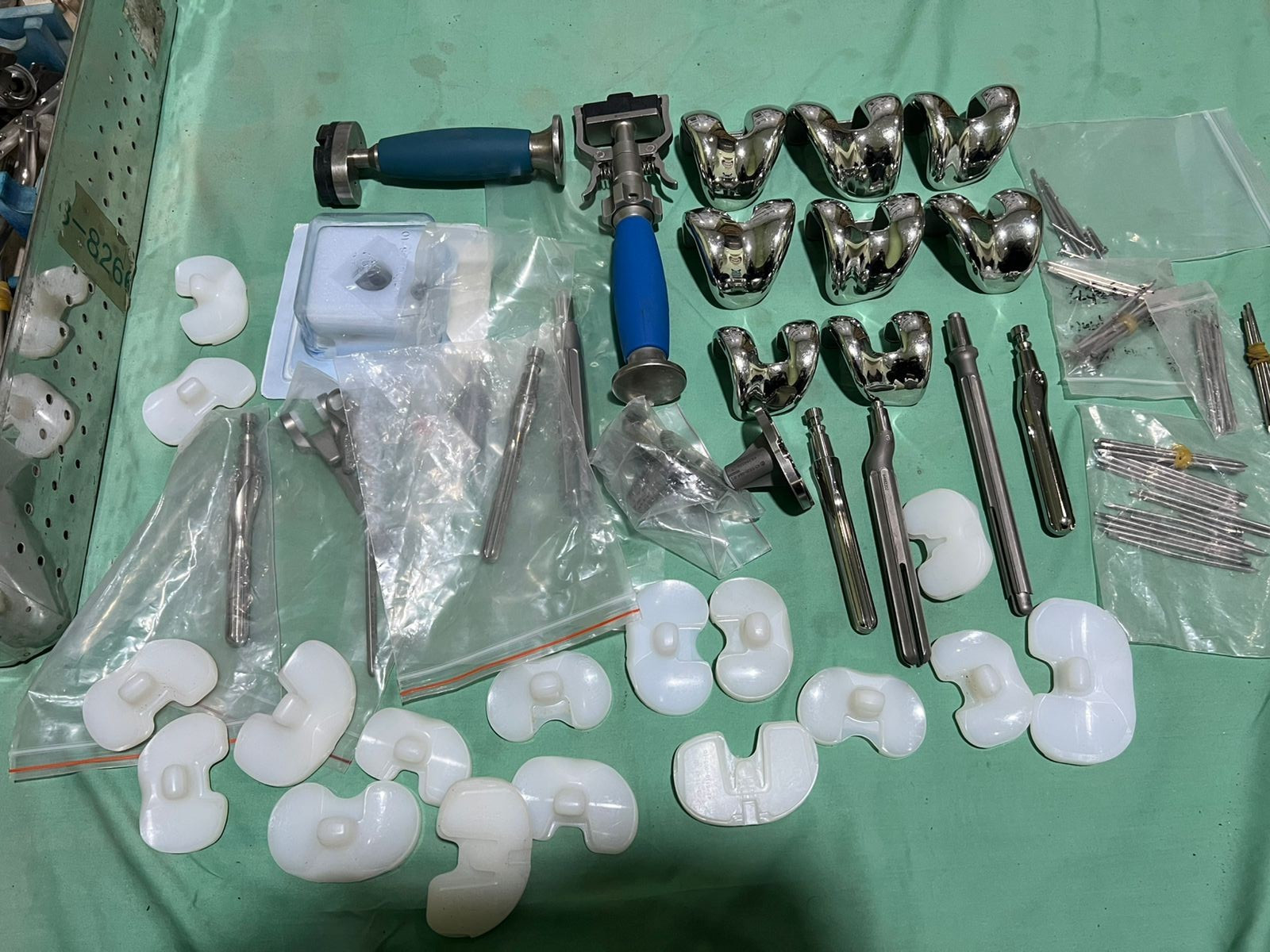 Zimmer total knee replacement implants and instruments lot of 100+ pcs