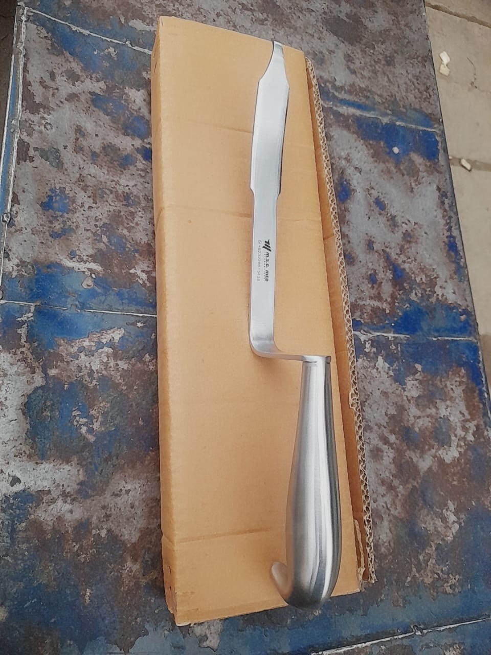 90* Angled Hohmann Bone Elevator 26cm/10” Length 16.5cm working length 20m widh