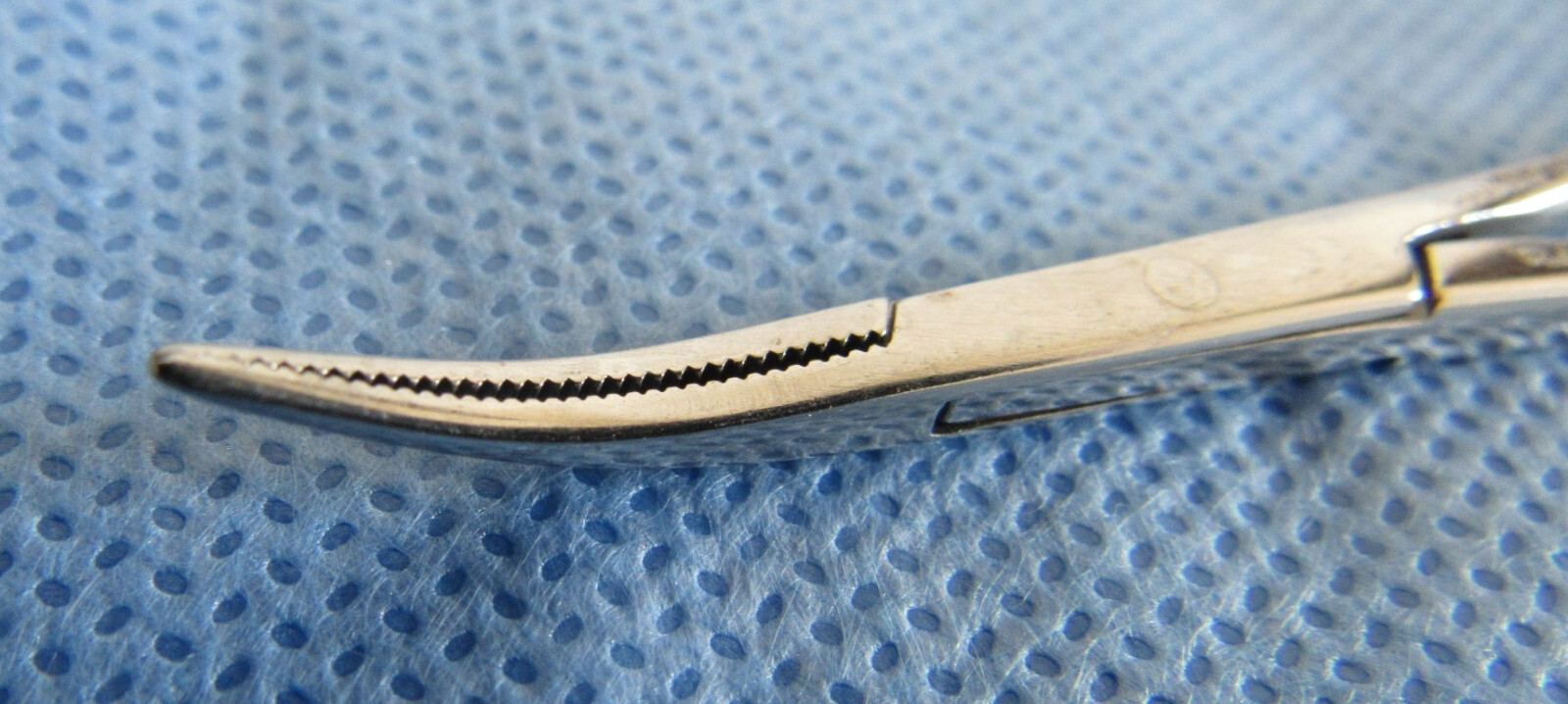 Codman 30-4472 Classic Delicate Mosquito Forceps, Curved, 3-7/8″ Stainless Steel