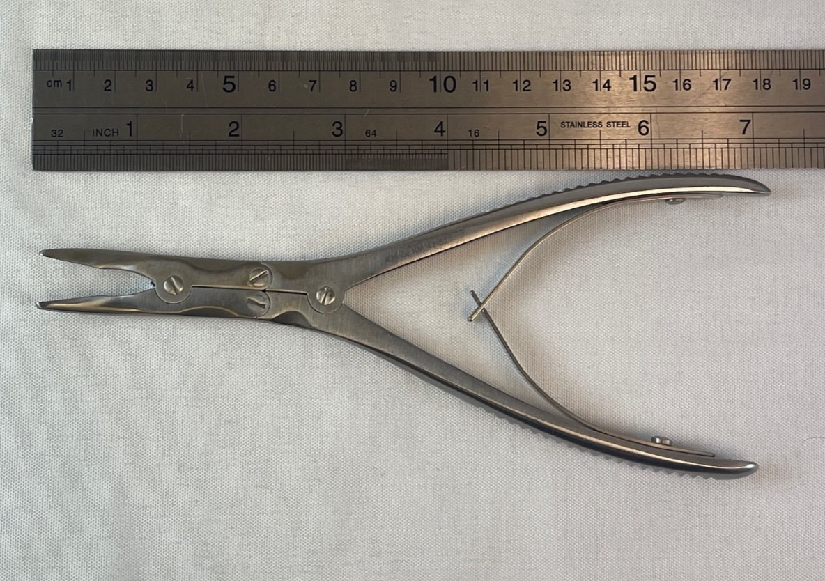 K Medic KM47-522 Beyer Ronguer Curved Jaw 4mm x 15mm D/A 7″ Orthopedics
