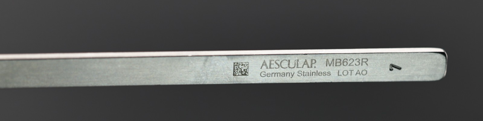 AESCULAP MB623R Osteotome, 7mm Wide Blade, Straight, 7.25″