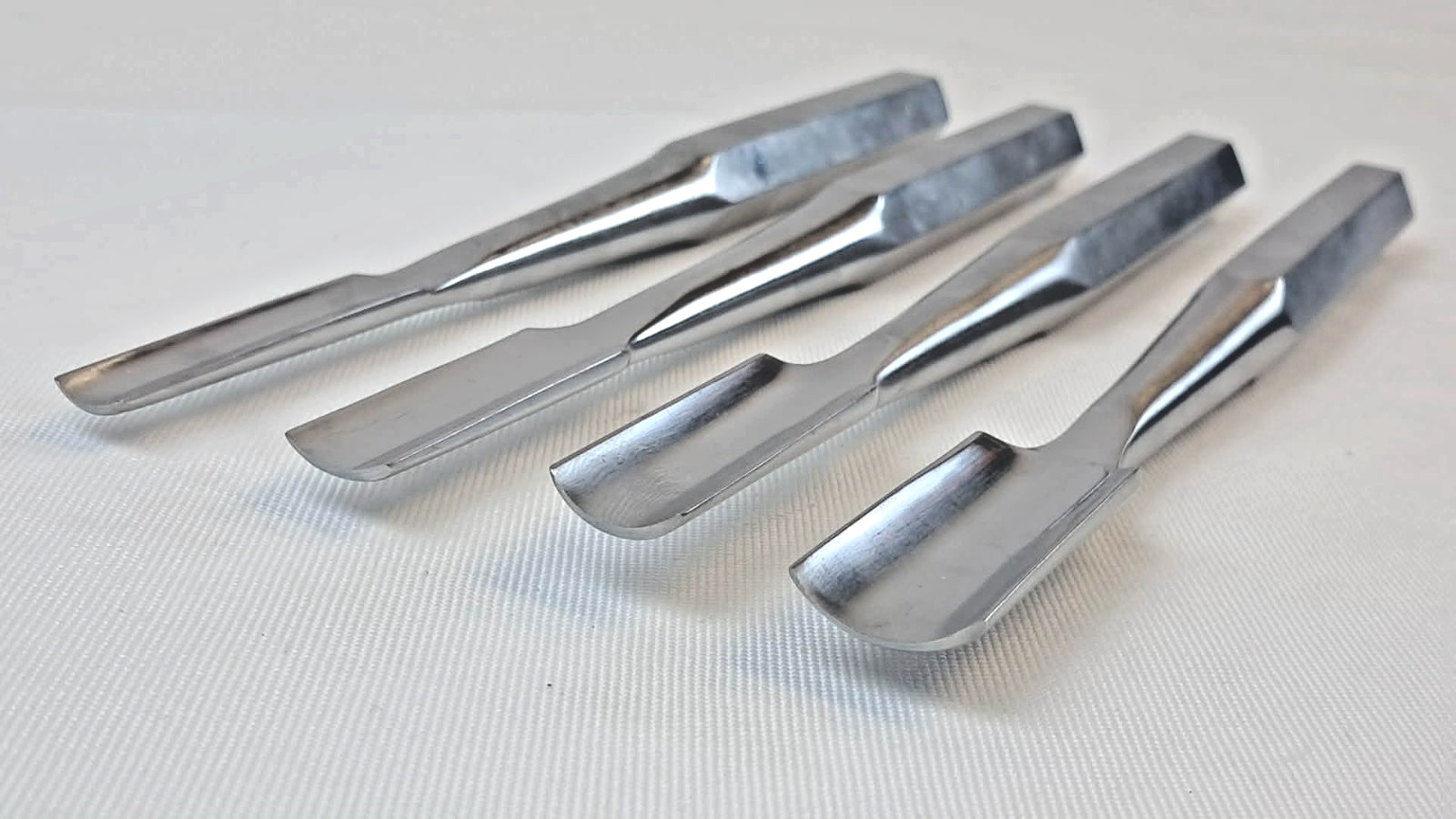 4Pc Richards Smith & Nephew Hibbs Gouge Set 1/4″, 1/2″, 5/8″ & 3/4″ Straight