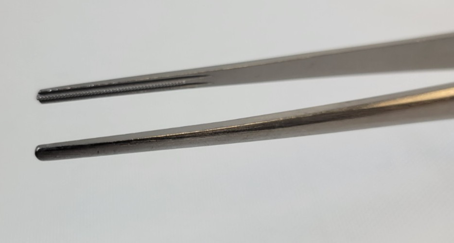 V. Mueller CH5902 DeBakey Vascular Tissue Forceps, Straight Serrated Tips 19.7cm