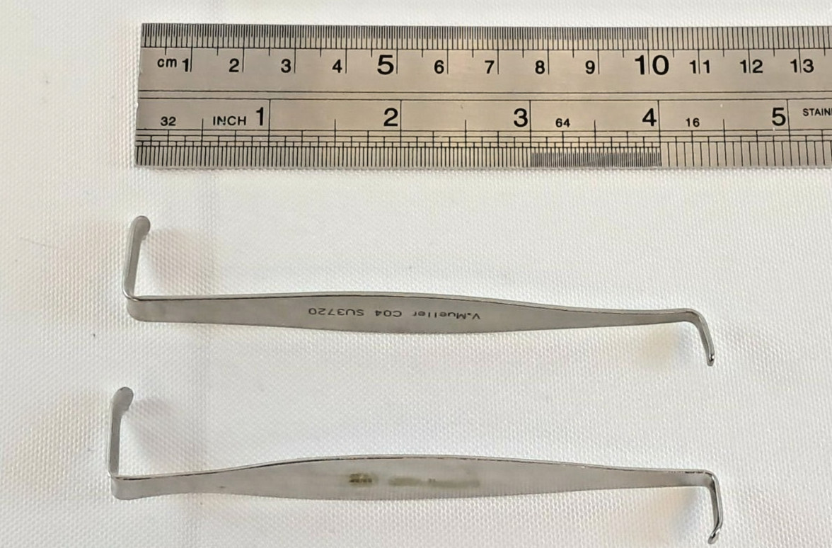 Lot Of 2, 4-1/4in Double Ended Crile Retractor Set