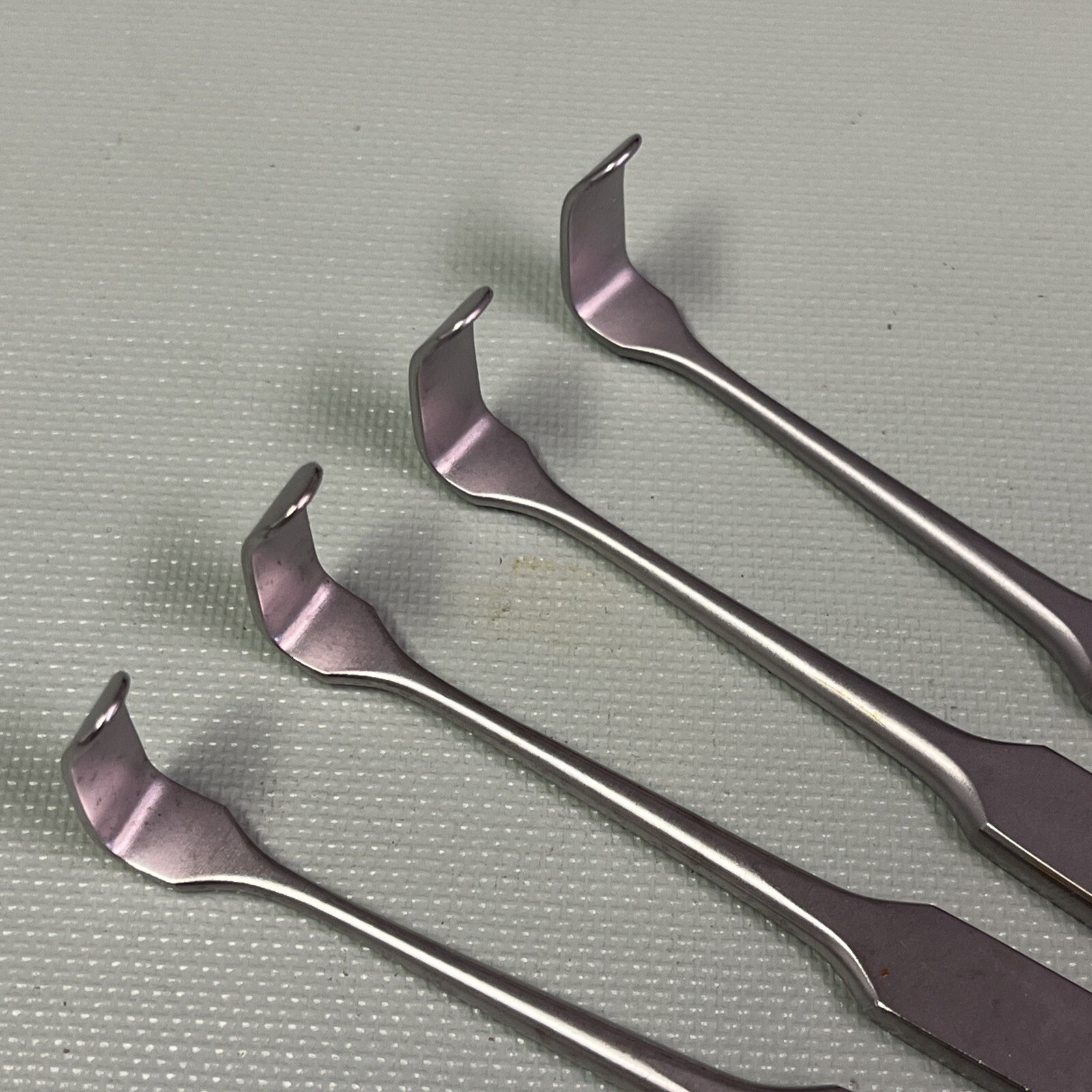 Aesculap BT193R Surgical Meyerding Thumb Retractor (1 Each)